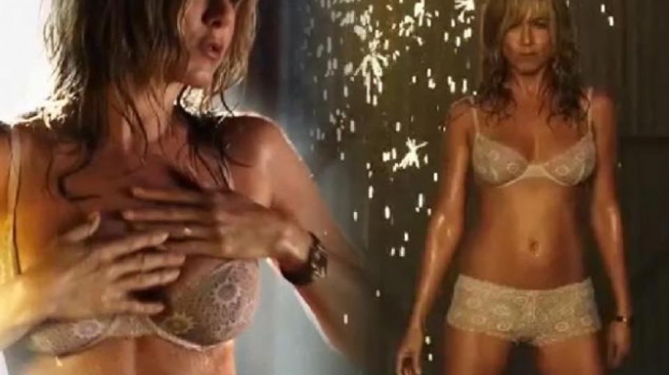 To jsou ale křivky! Jennifer Aniston vypadá pořád úžasně